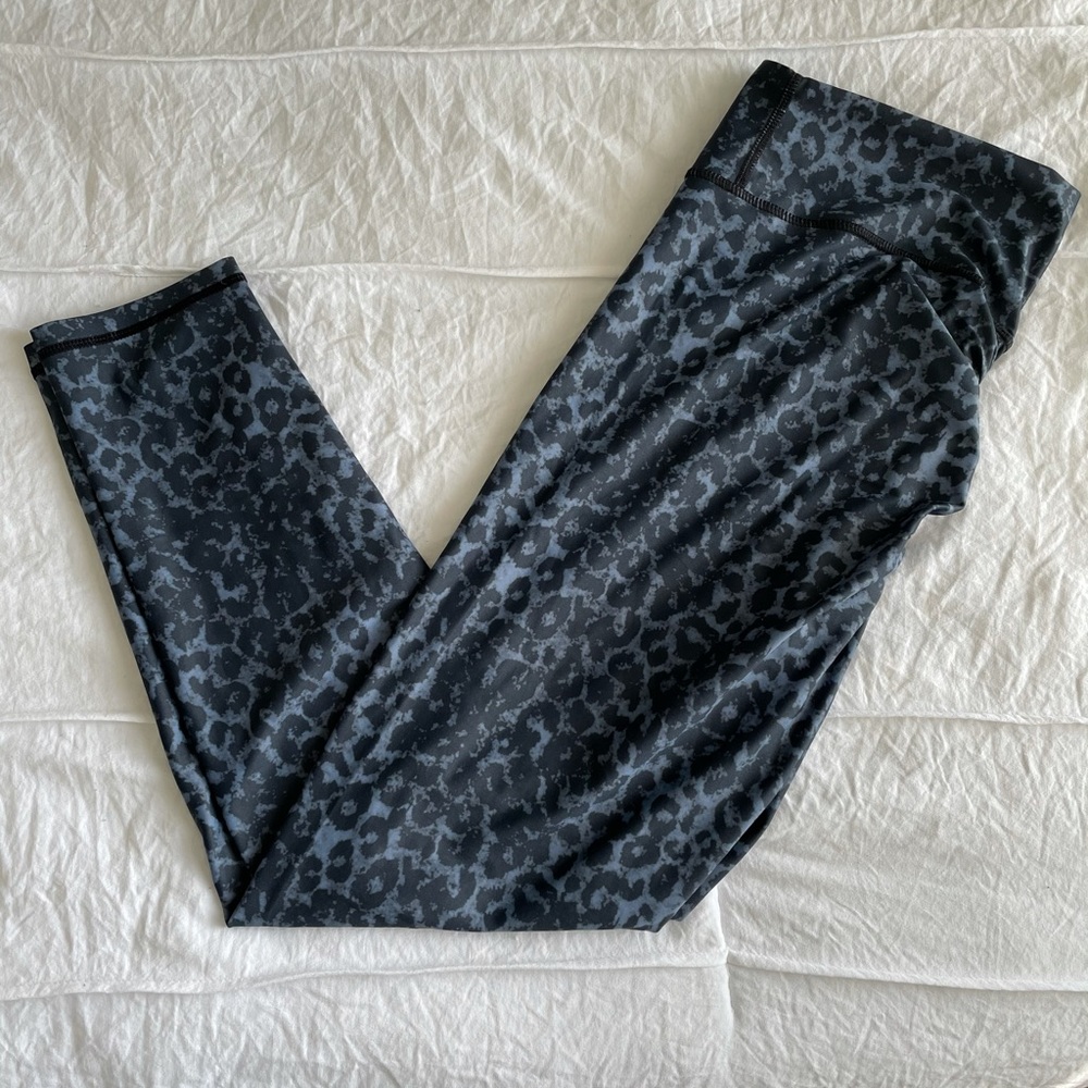 Zyia Stone Leopard Scrunchy Light n Luxe leggings